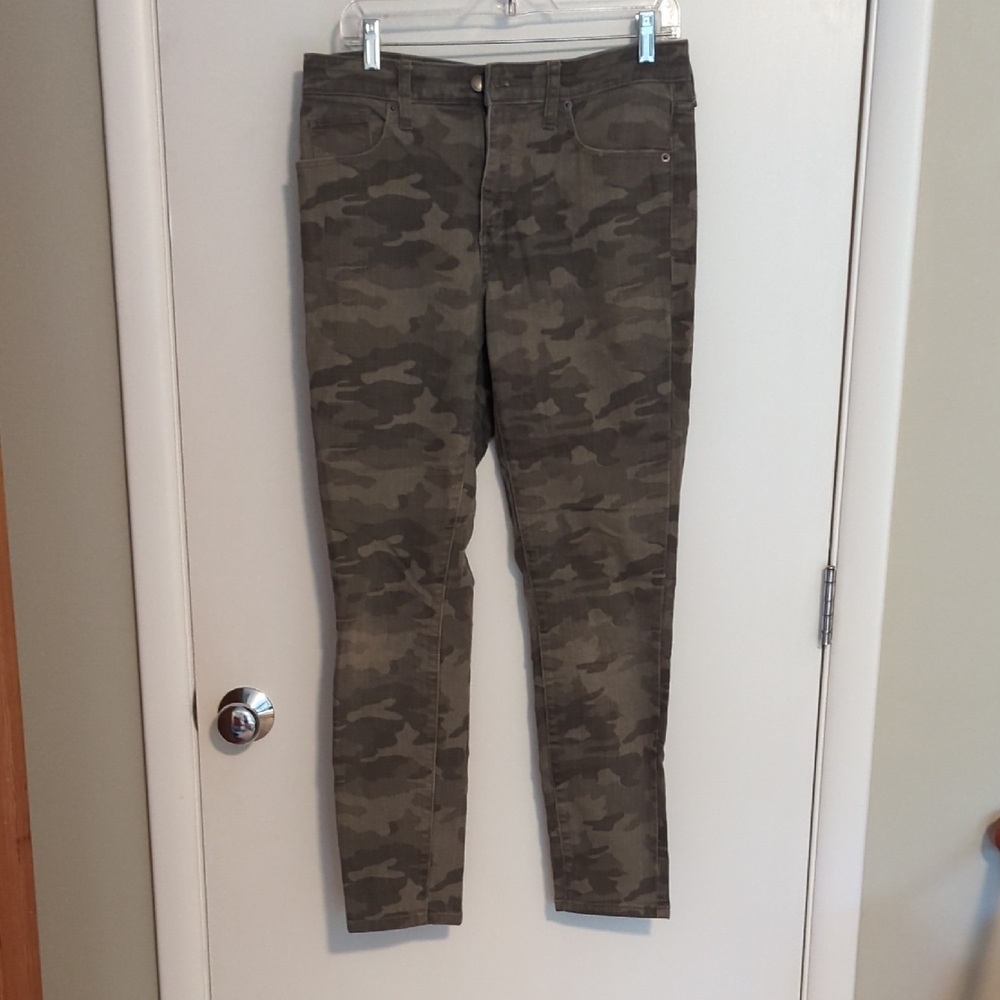 Universal Thread High-Rise Camouflage Skinny Jeans size 10